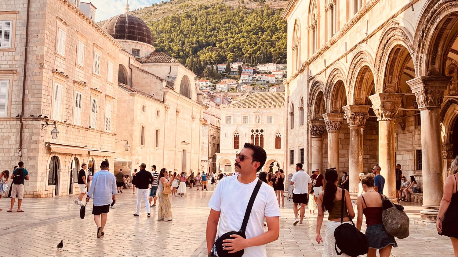 Eski bir şehrin taş sokakları